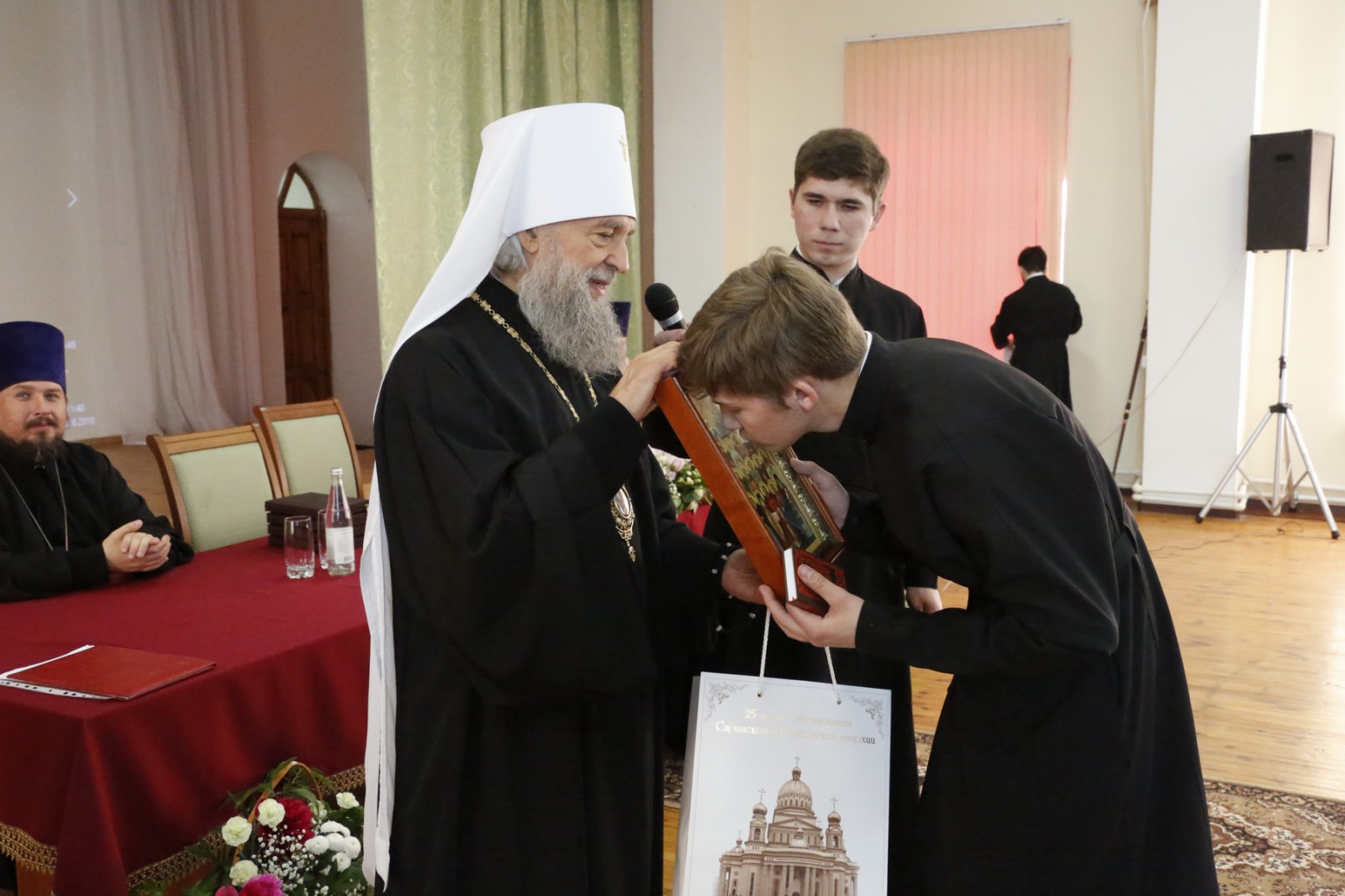 Торжественный акт, посвященный окончанию учебного года
