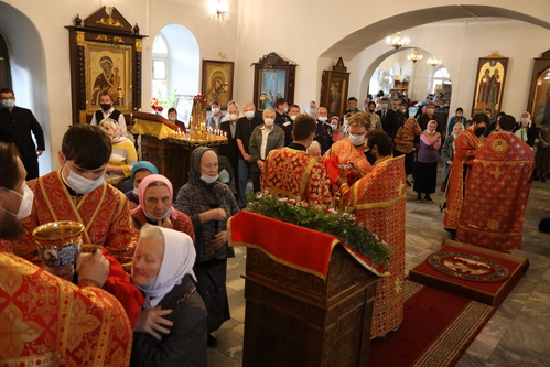 молебен о страждущих недугом винопития