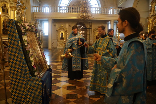 В канун Похвалы Пресвятой Богородицы