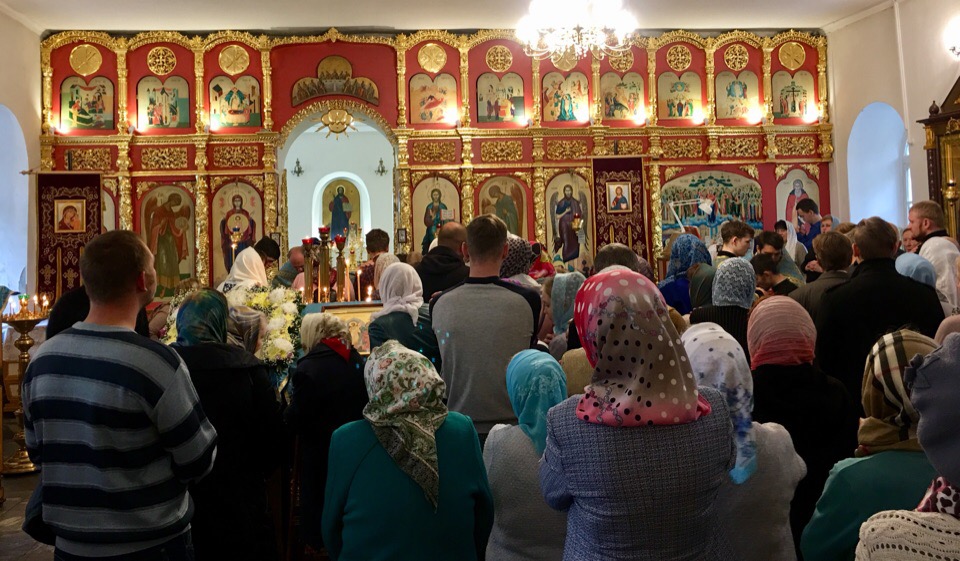 Праздничная служба в день  Покрова Божией Материи