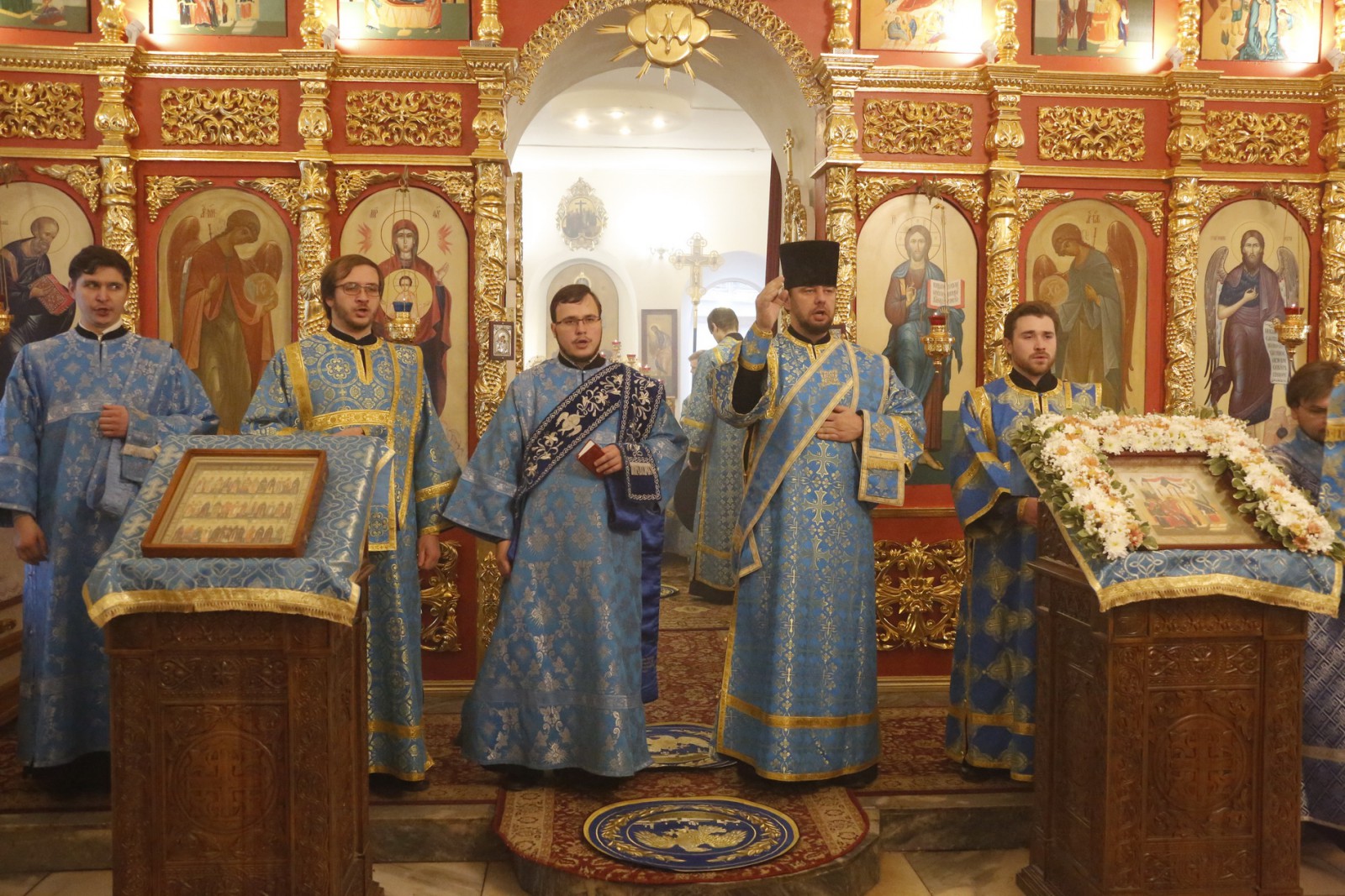 7 декабря митрополит Саранский и Мордовский Зиновий возглавил Божественную Литургию
