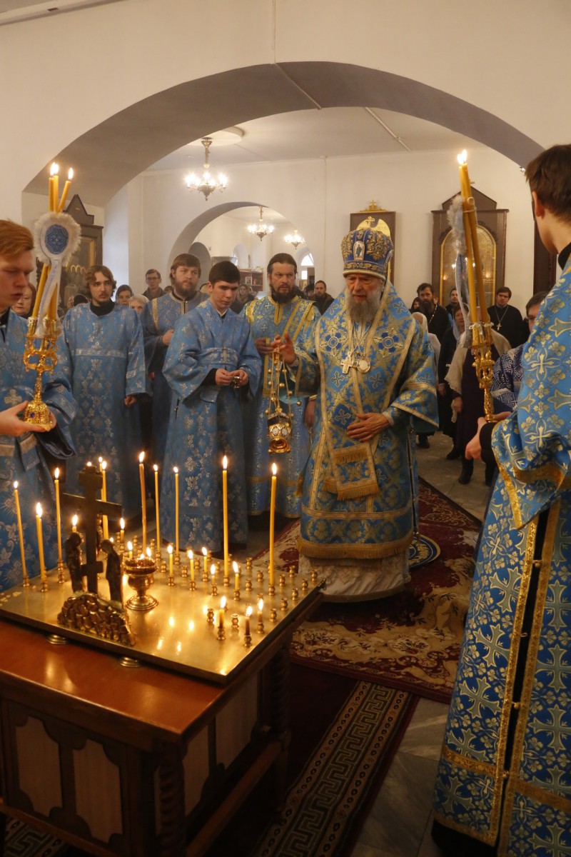7 декабря митрополит Саранский и Мордовский Зиновий возглавил Божественную Литургию