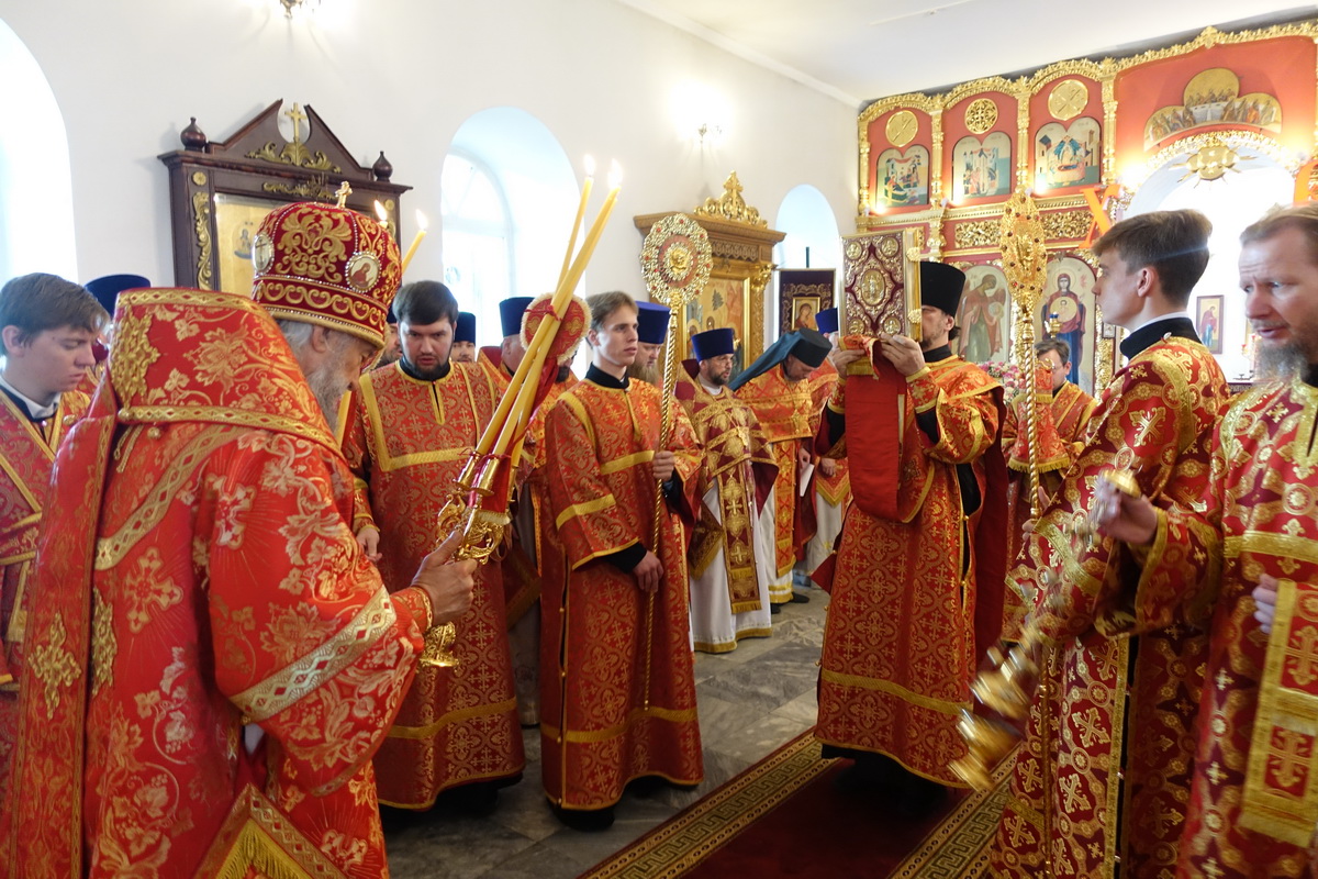 Божественная литургия в храме святого Пророка