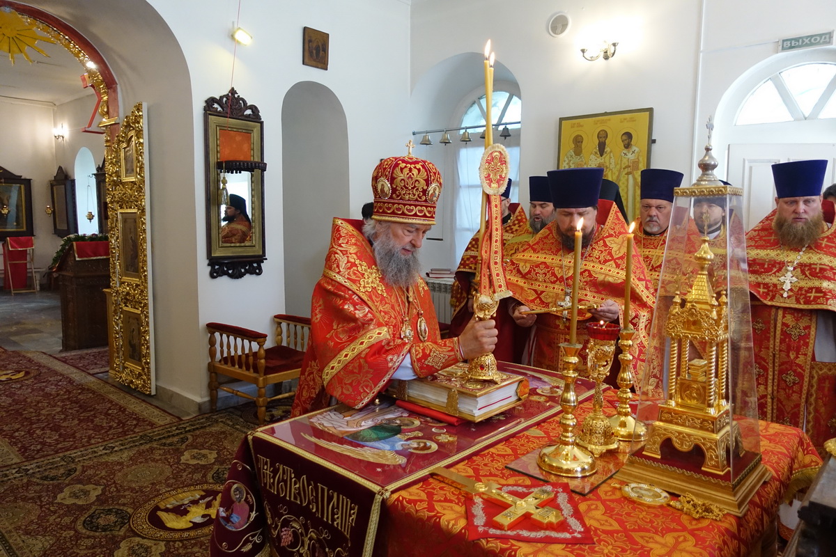 Божественная литургия в храме святого Пророка