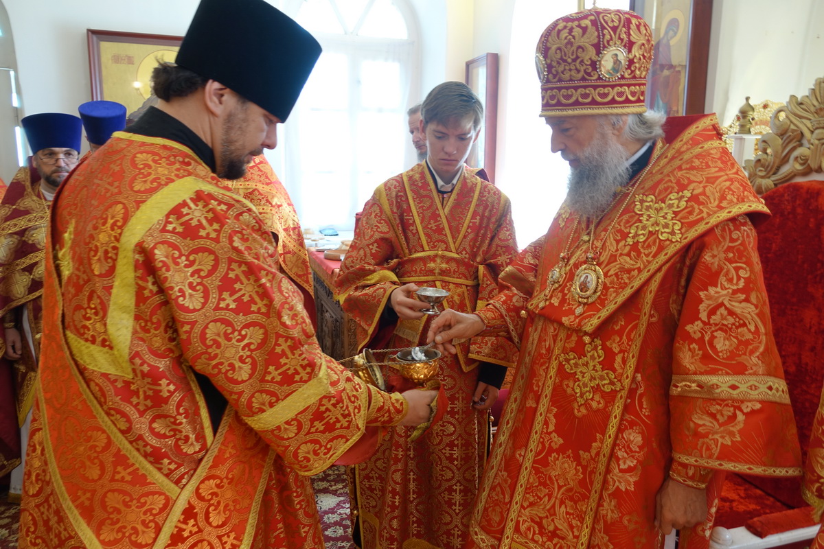 Божественная литургия в храме святого Пророка