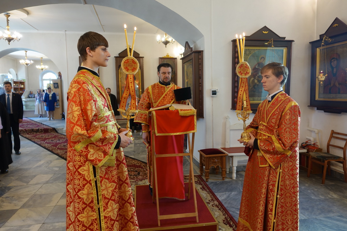 Божественная литургия в храме святого Пророка