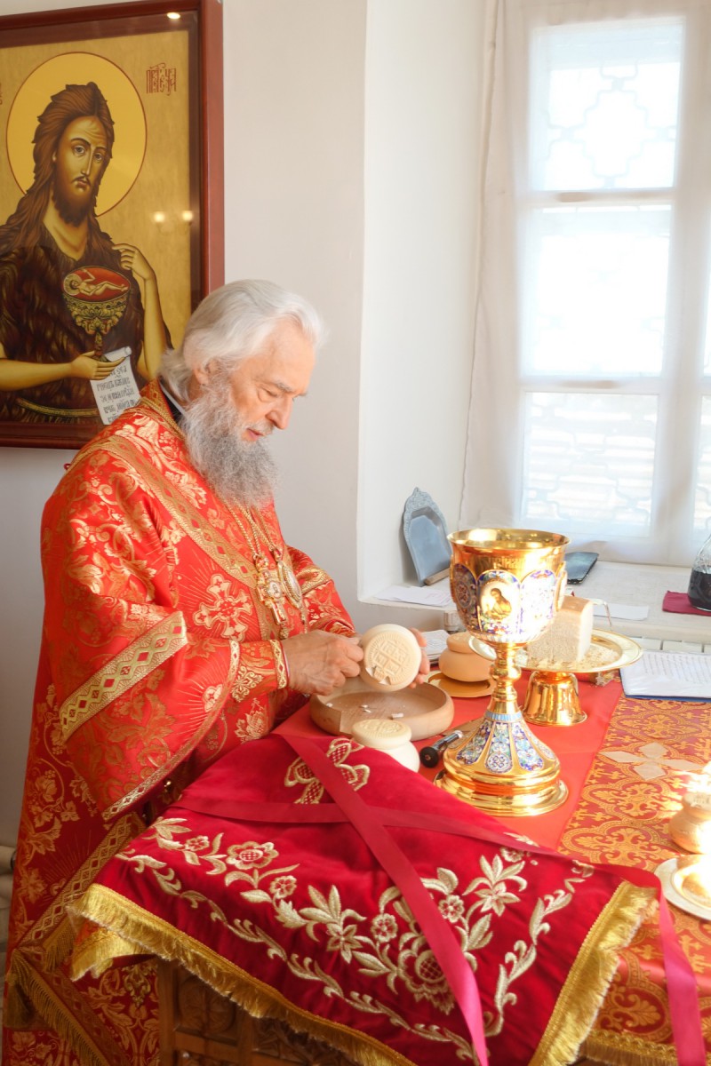 Божественная литургия в храме святого Пророка