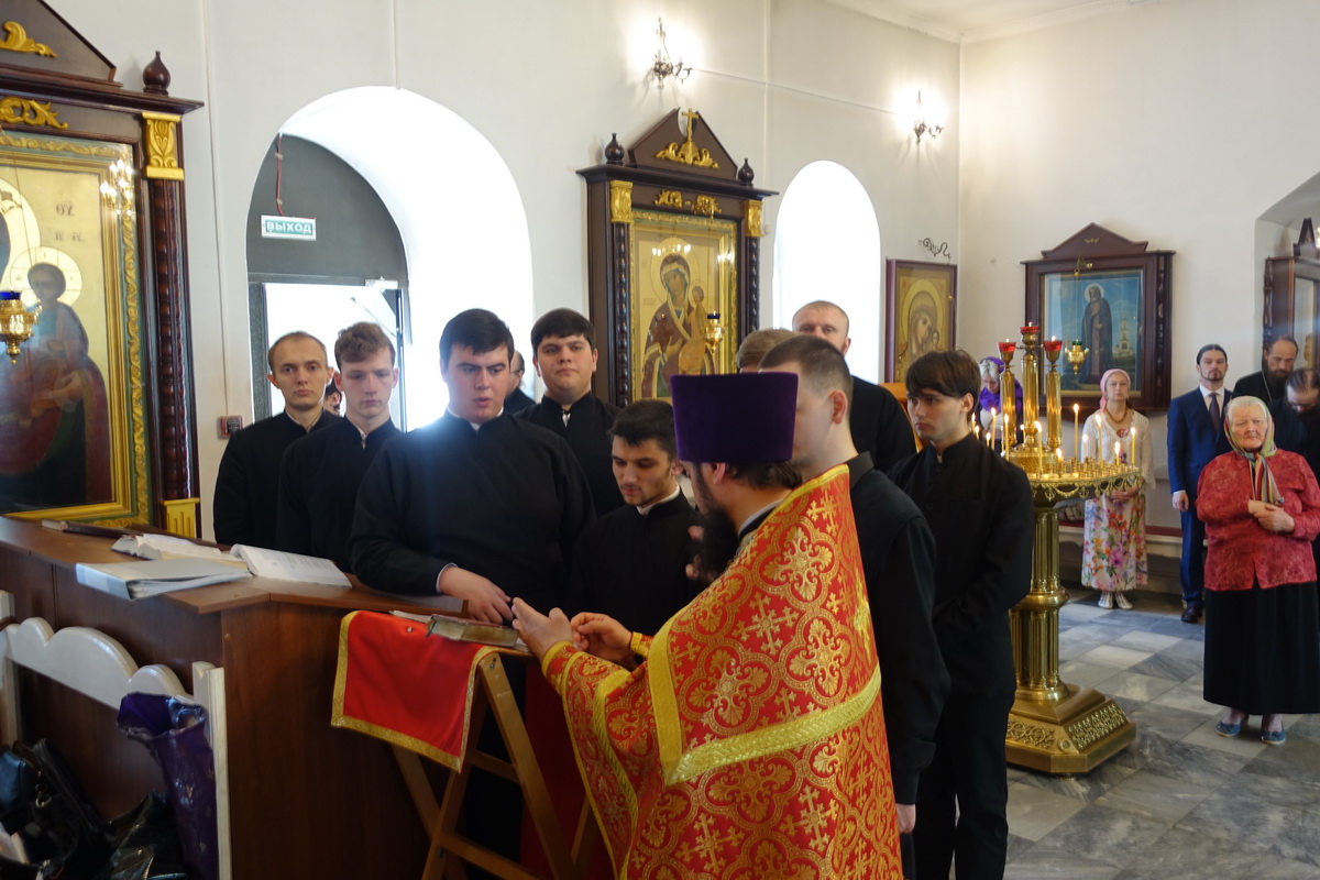 Божественная литургия в храме святого Пророка