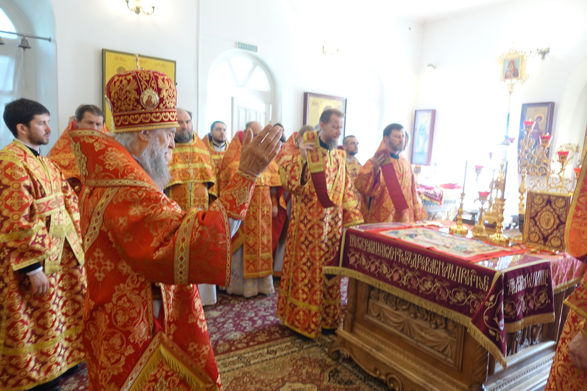 Божественная литургия в храме святого Пророка