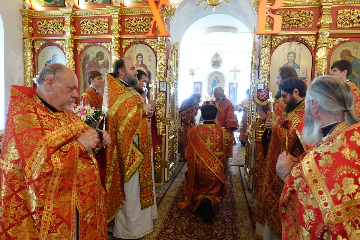 Божественная литургия в храме святого Пророка