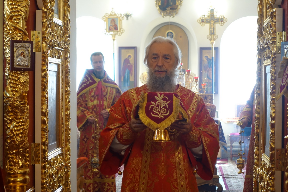 Божественная литургия в храме святого Пророка