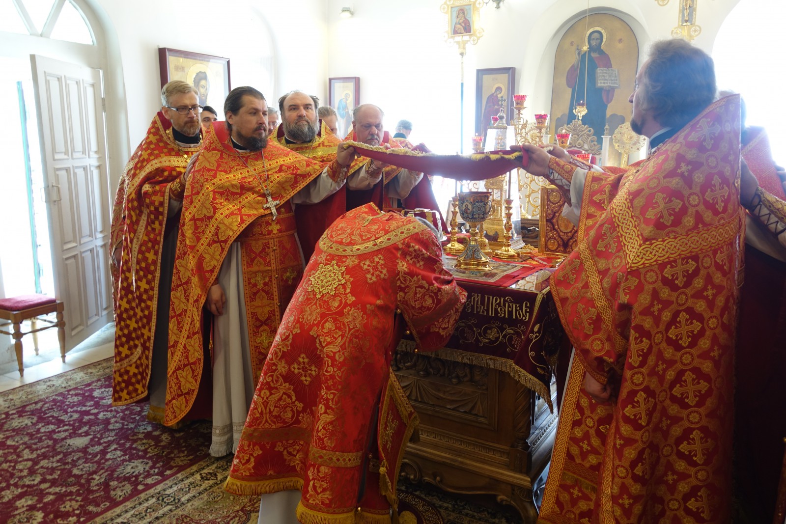 Божественная литургия в храме святого Пророка
