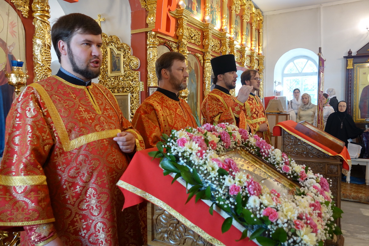 Божественная литургия в храме святого Пророка