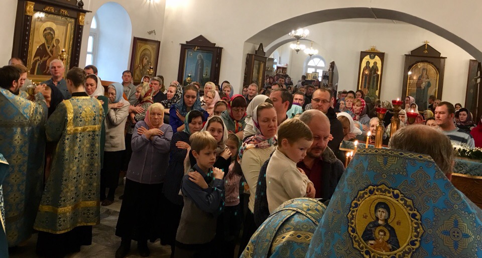 Праздничная служба в день  Покрова Божией Материи