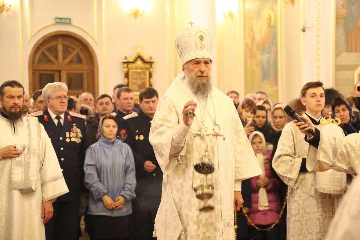 Богослужение в Кафедральном соборе в честь святого праведного воина Феодора