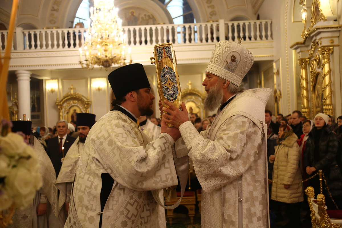 Богослужение в Кафедральном соборе в честь святого праведного воина Феодора