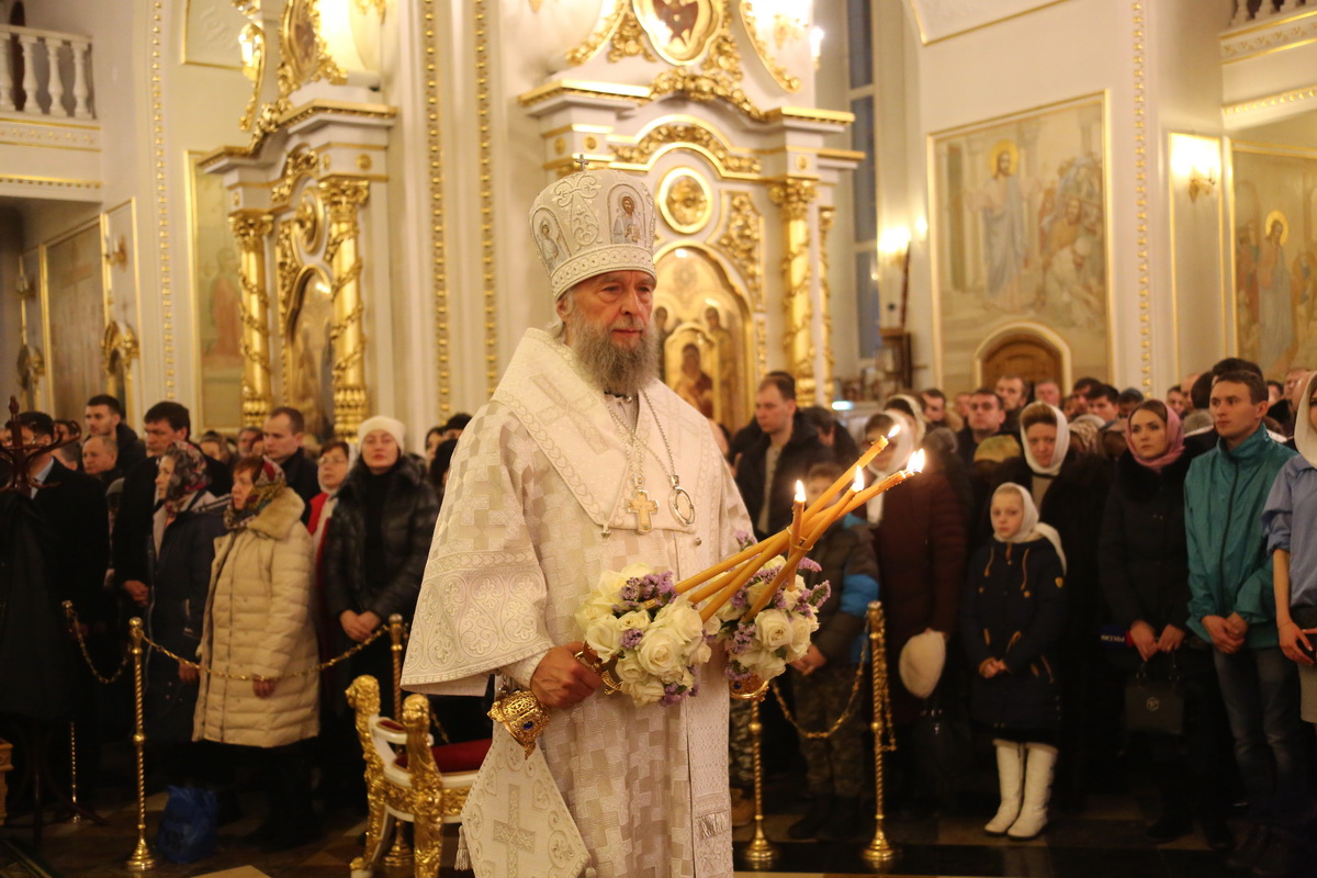 Богослужение в Кафедральном соборе в честь святого праведного воина Феодора