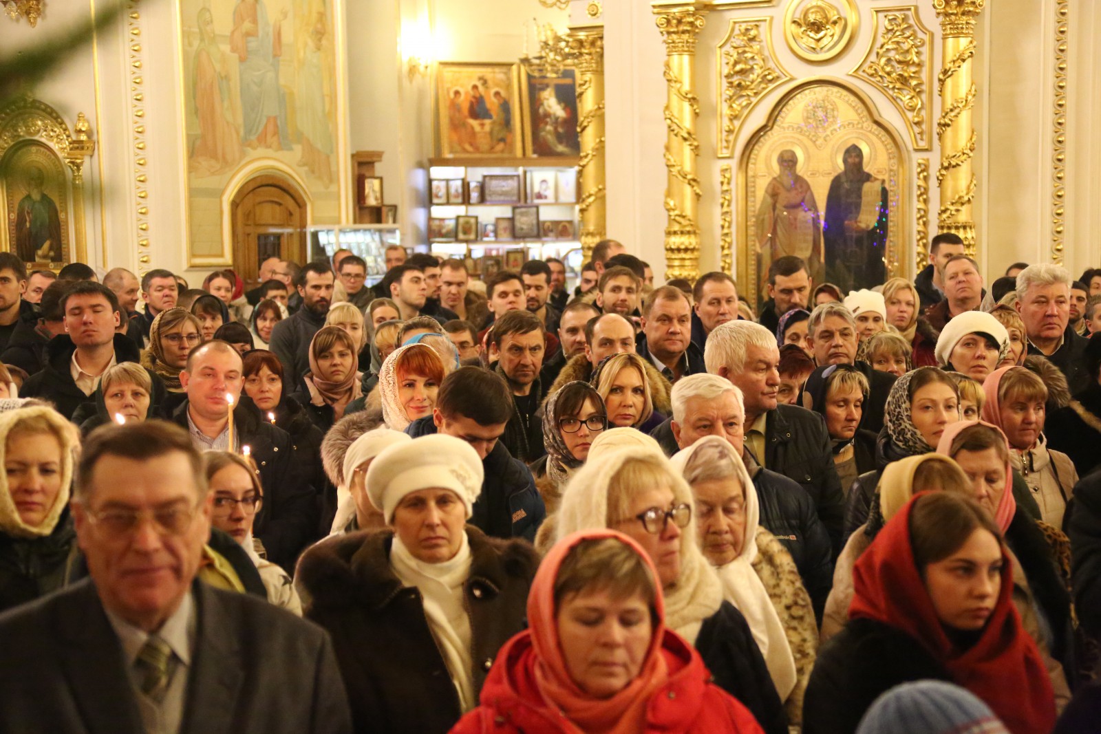 Богослужение в Кафедральном соборе в честь святого праведного воина Феодора
