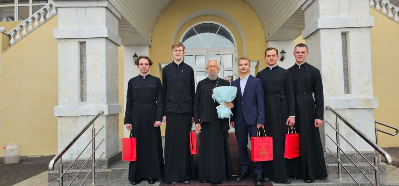 Поздравляем выпускников